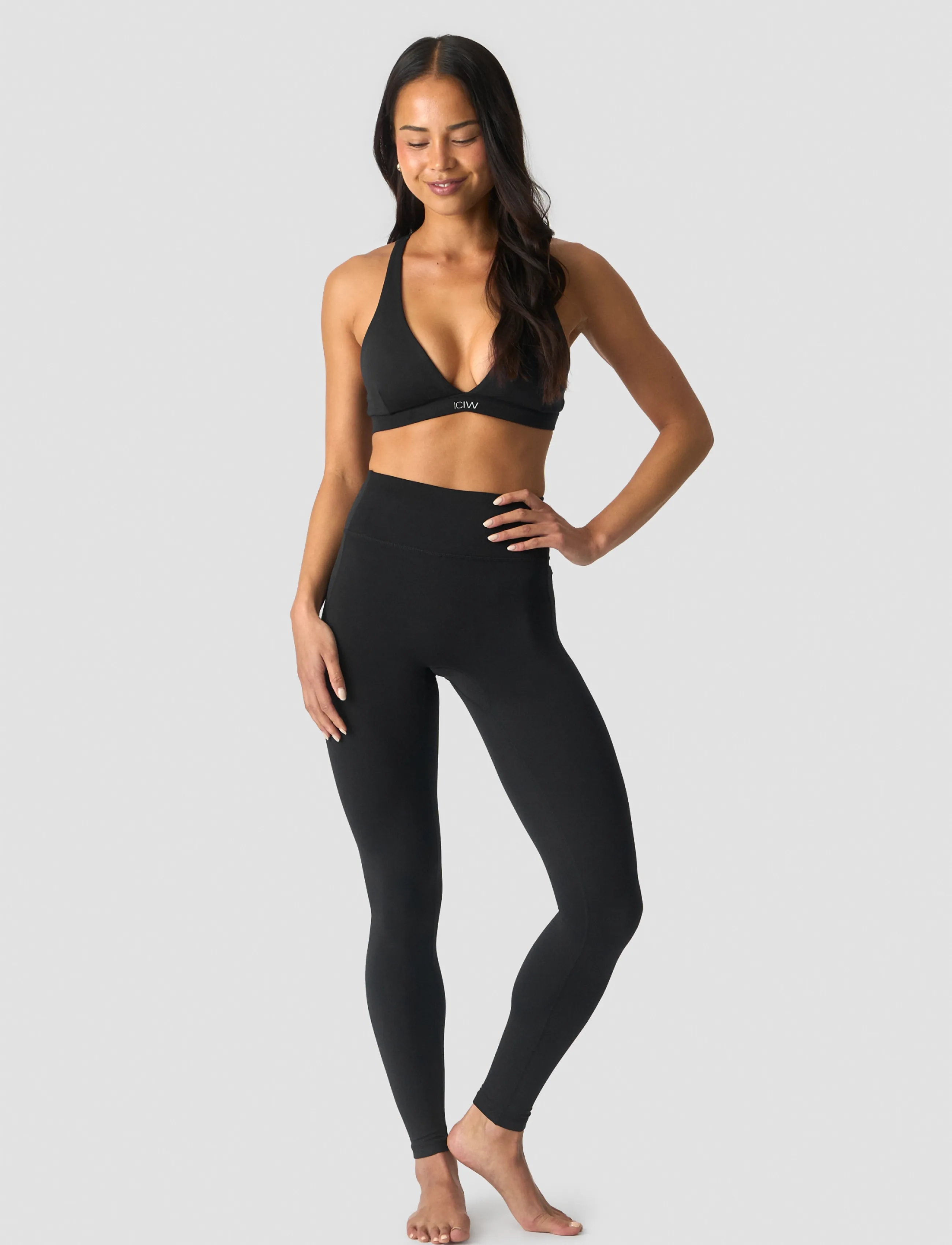 ICANIWILL - Luxe V-neck Sports Bra W - sports-bh'er - black - 5