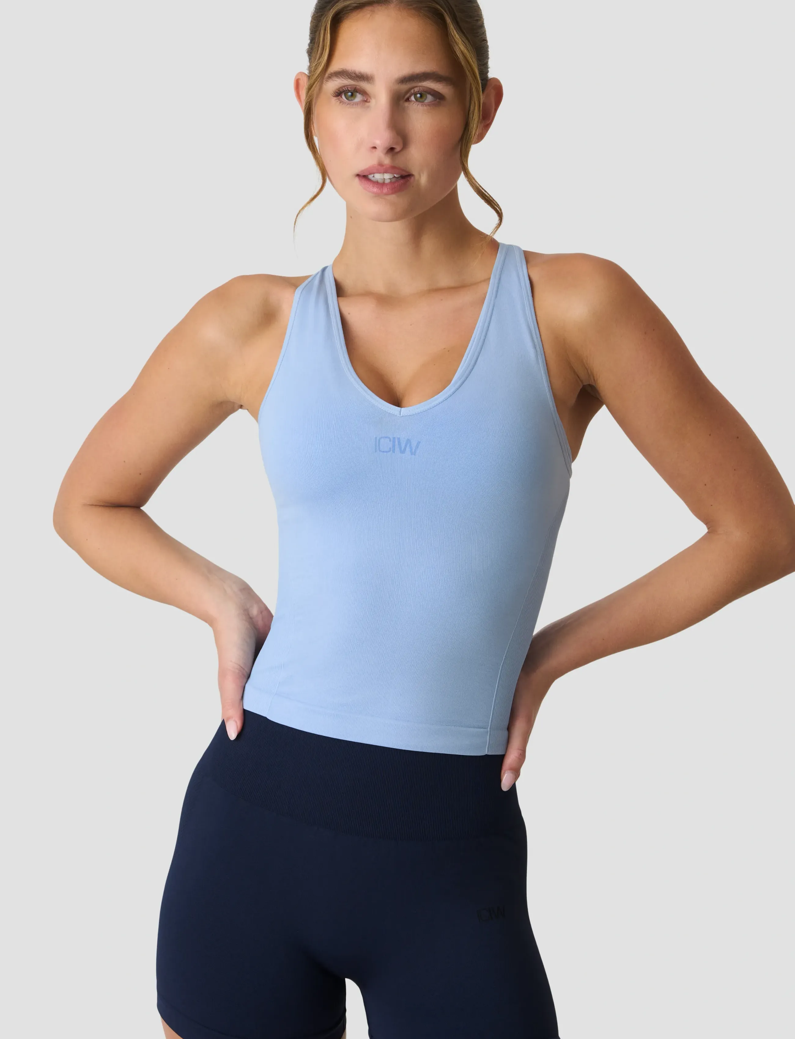 Sculpt Seamless V-Neck Tank W 3