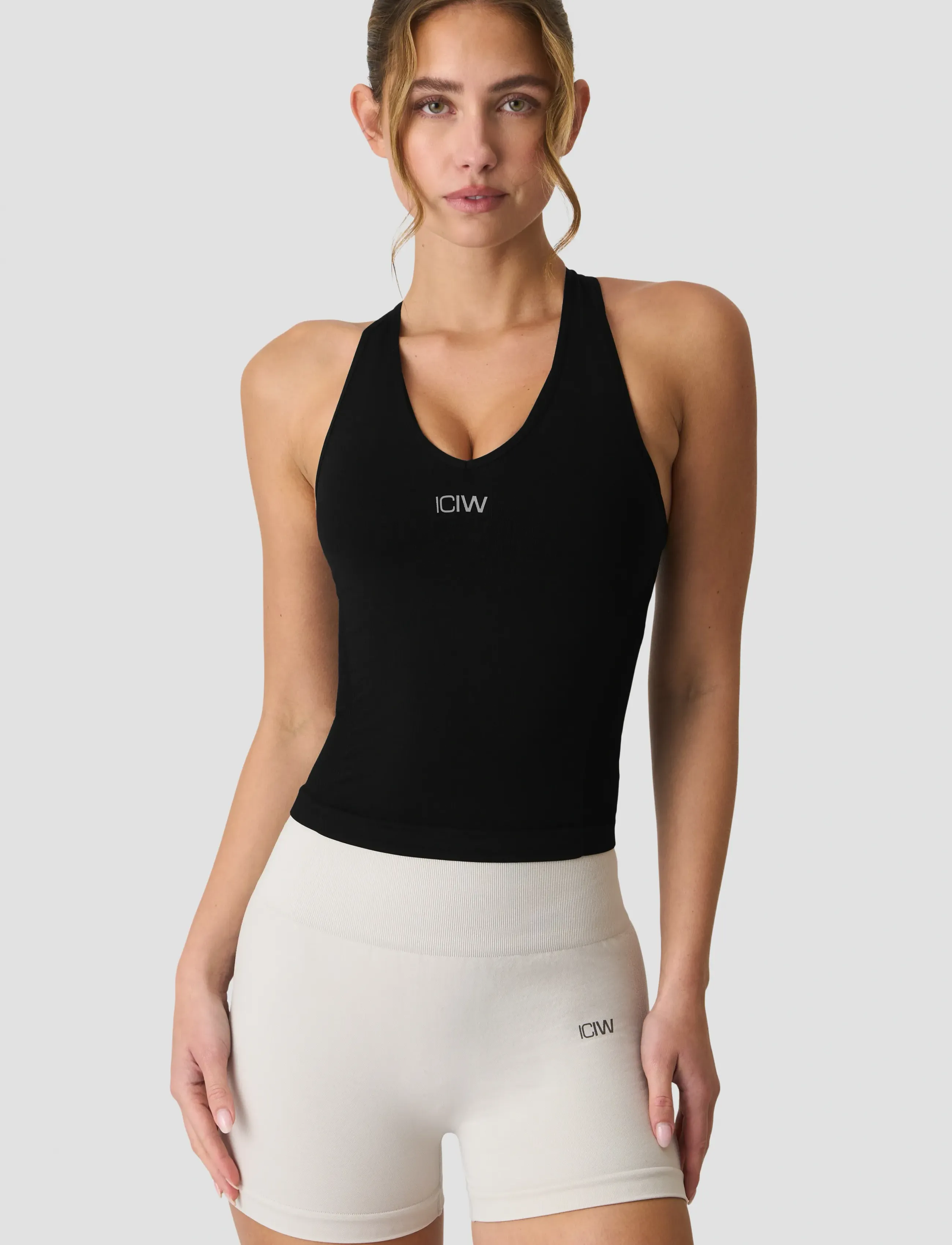 ICANIWILL Sculpt Seamless V-neck Tank W - Hauts de sport - BLACK / black