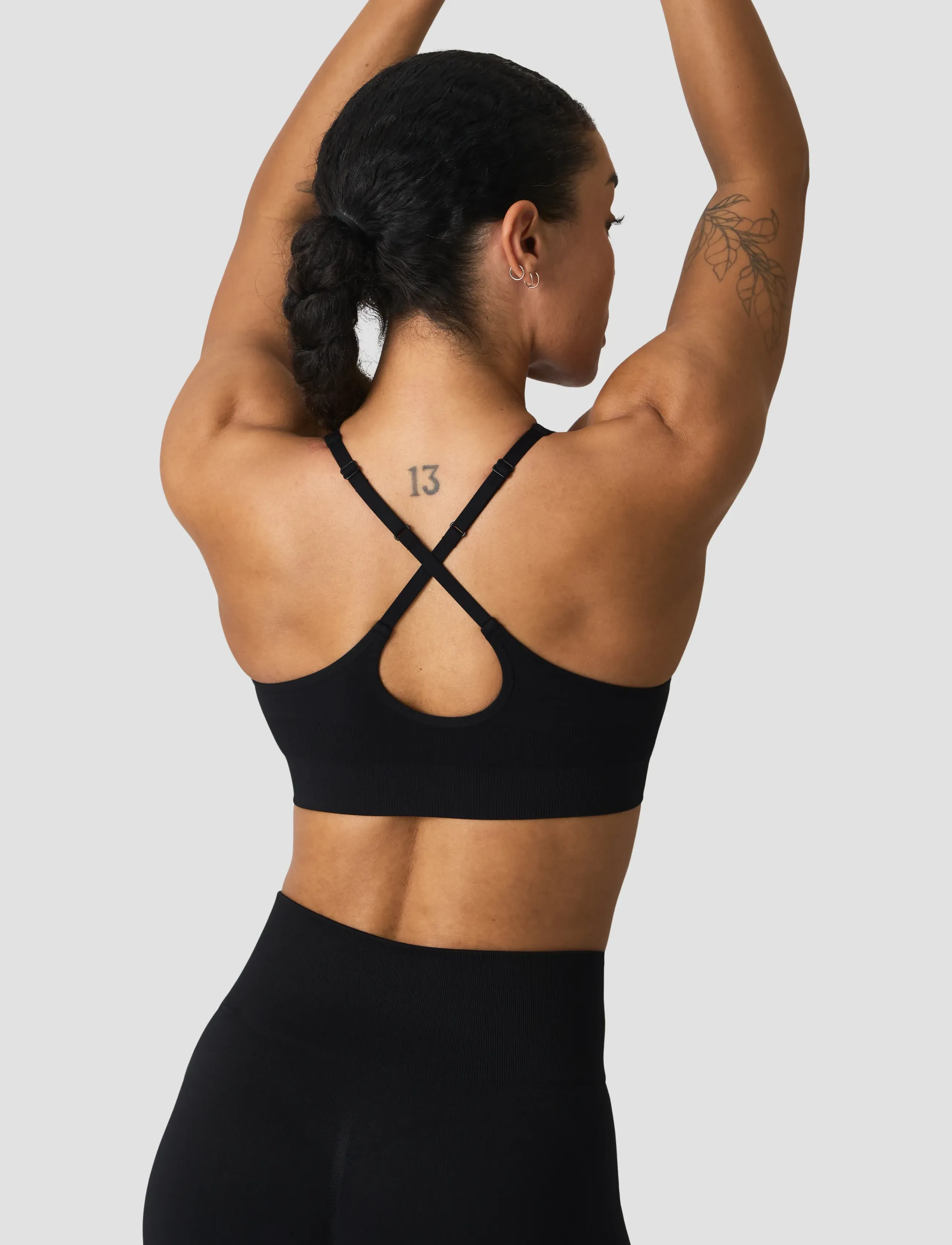 ICANIWILL - Sculpt Seamless V-neck Sports Bra - sports-bh'er - black - 3