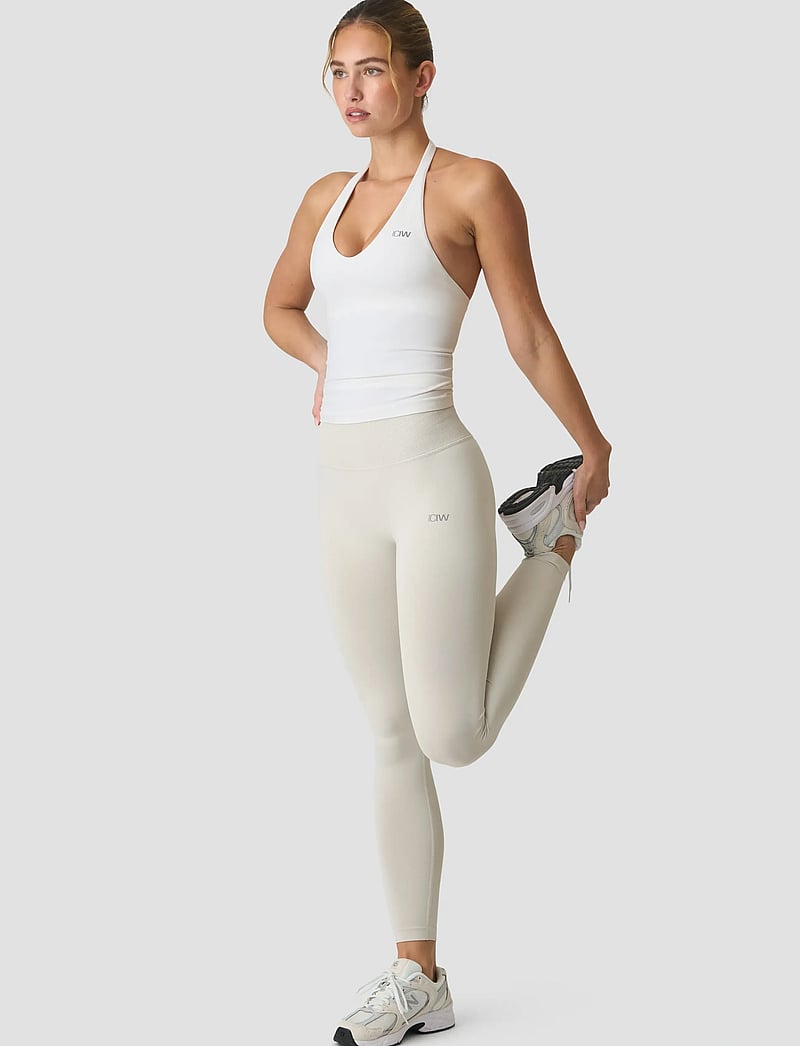 ICANIWILL - Define Seamless Halter Neck Tank W - toppe & t-shirts - white snow - 4