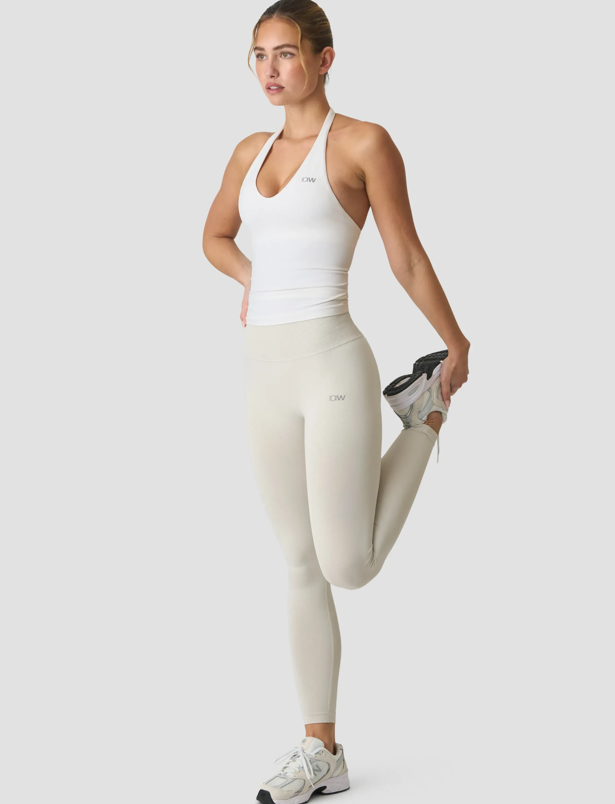 ICANIWILL - Define Seamless Halter Neck Tank W - toppar & t-shirts - white snow - 4
