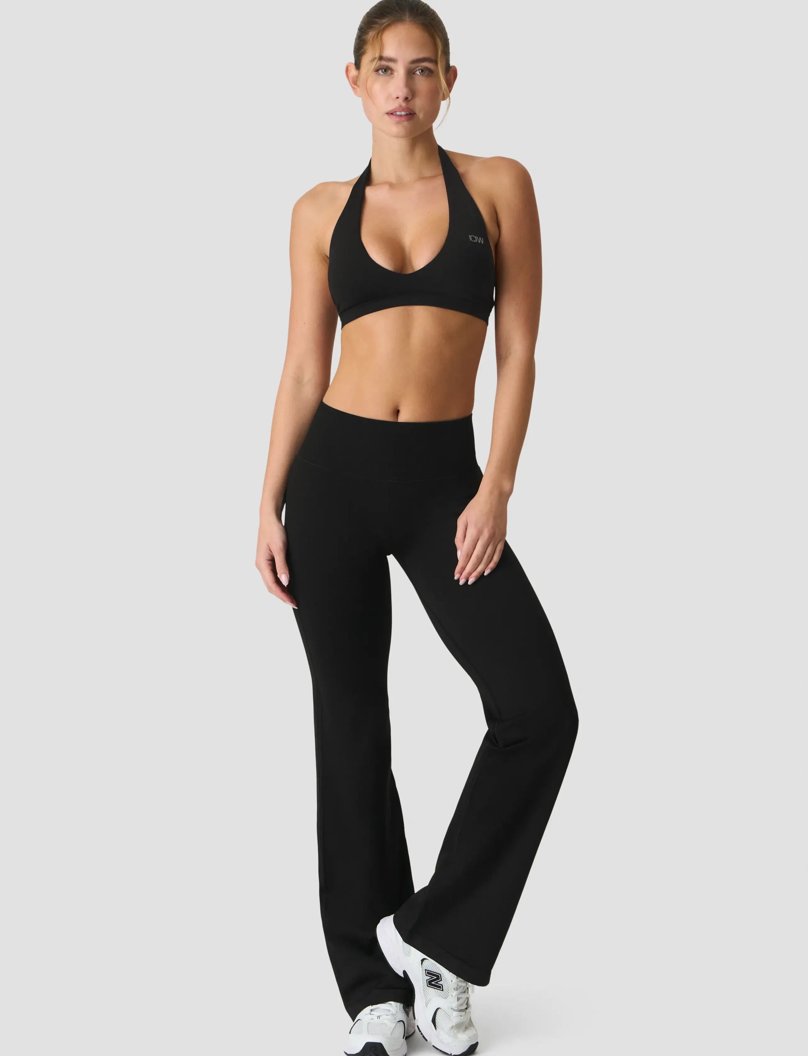 ICANIWILL - Define Seamless Halter Sports Bra W - spordirinnahoidjad - black - 5