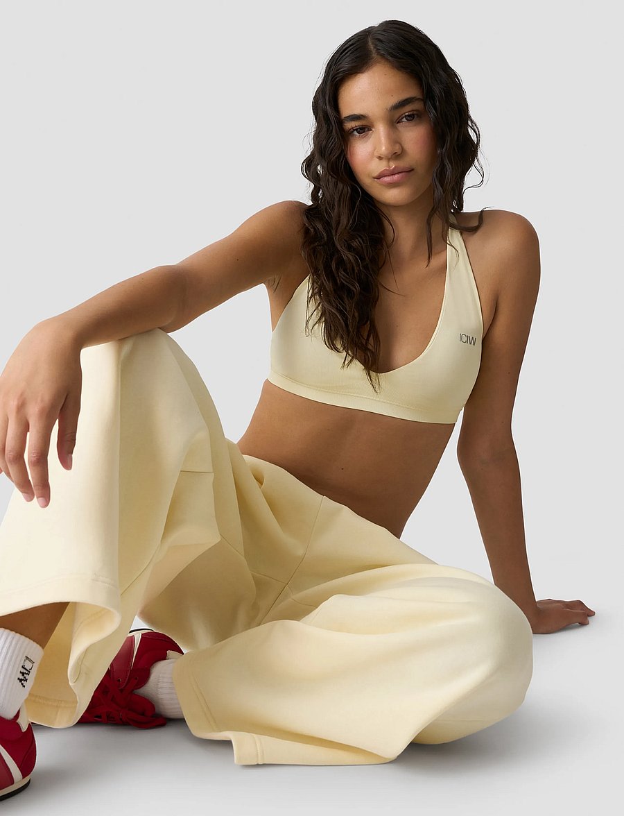 ICANIWILL - Define Seamless Halter Sports Bra W - spordi-rinnahoidjad - pale lemon - 4