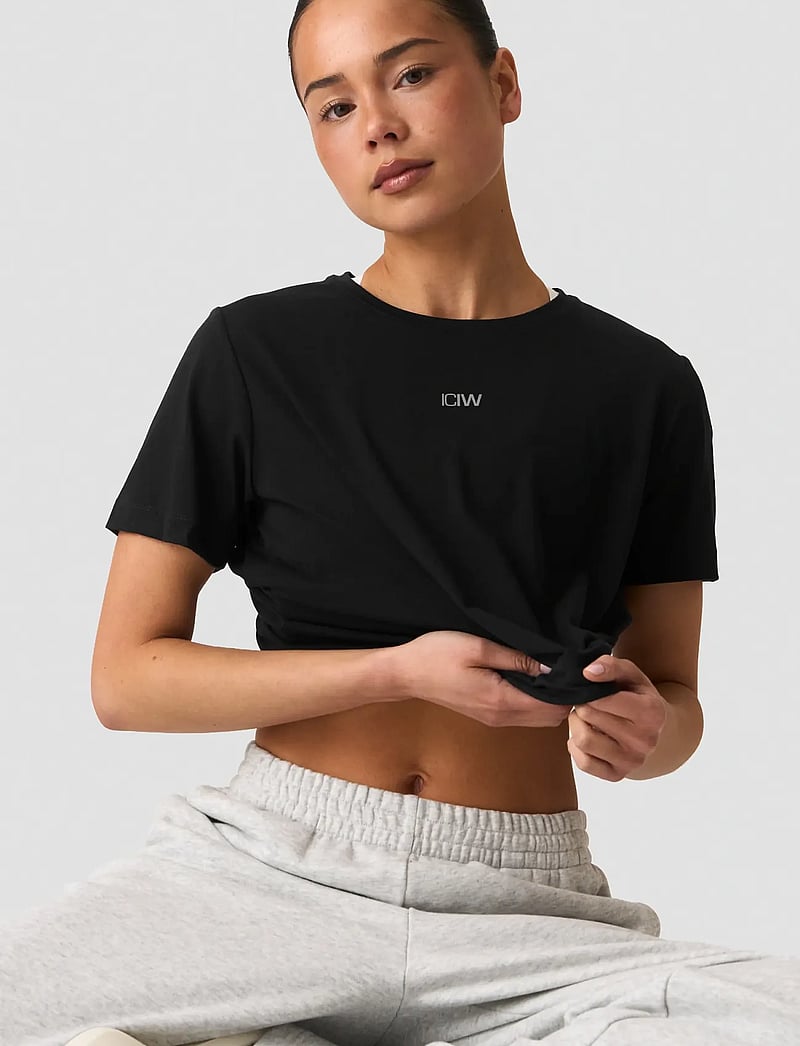 ICANIWILL - Define Loose T-shirt W - t-shirts - black - 0