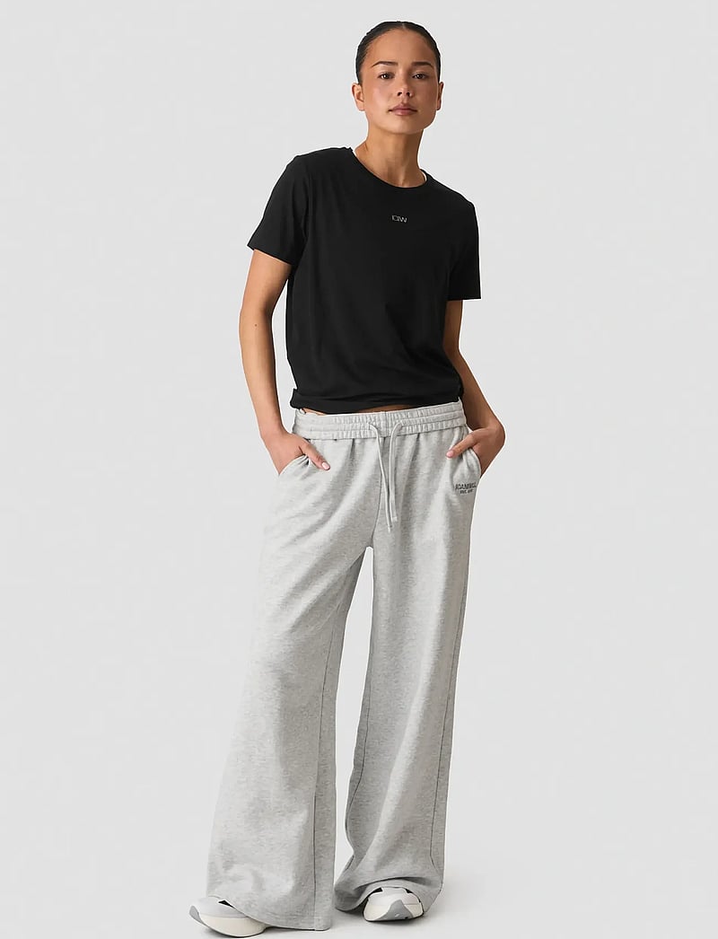 ICANIWILL - Define Loose T-shirt W - t-shirts - black - 4