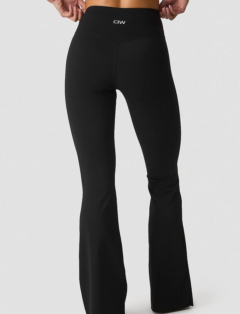 ICANIWILL - Nimble No-rise Flared Tights W - trainingstights - black - 3