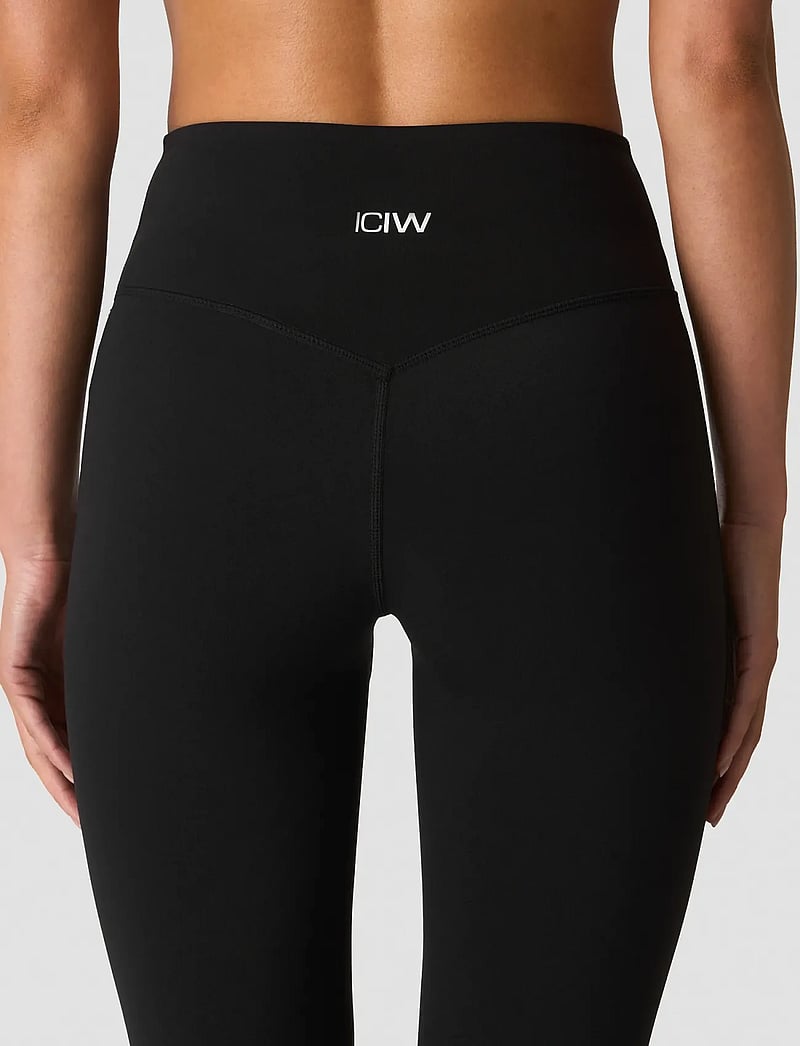 ICANIWILL - Nimble No-rise Flared Tights W - trainingstights - black - 4