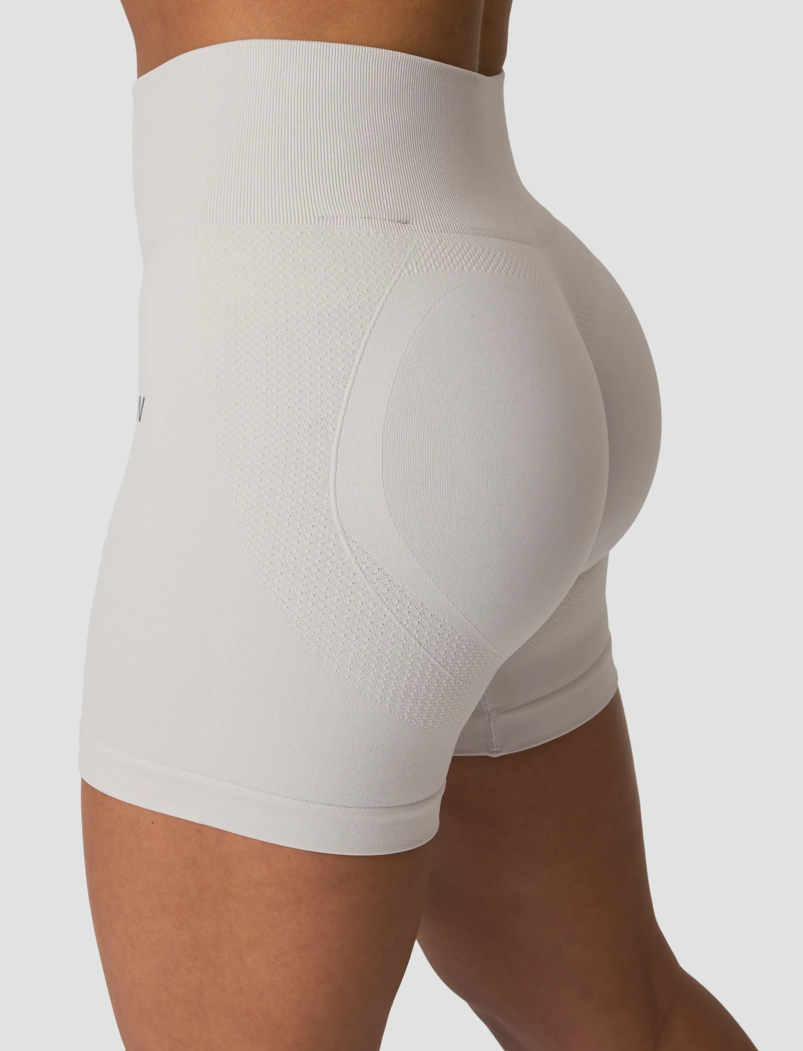 ICANIWILL - Sculpt Seamless Midi Shorts W - 1/2 længde - light dusty beige - 3