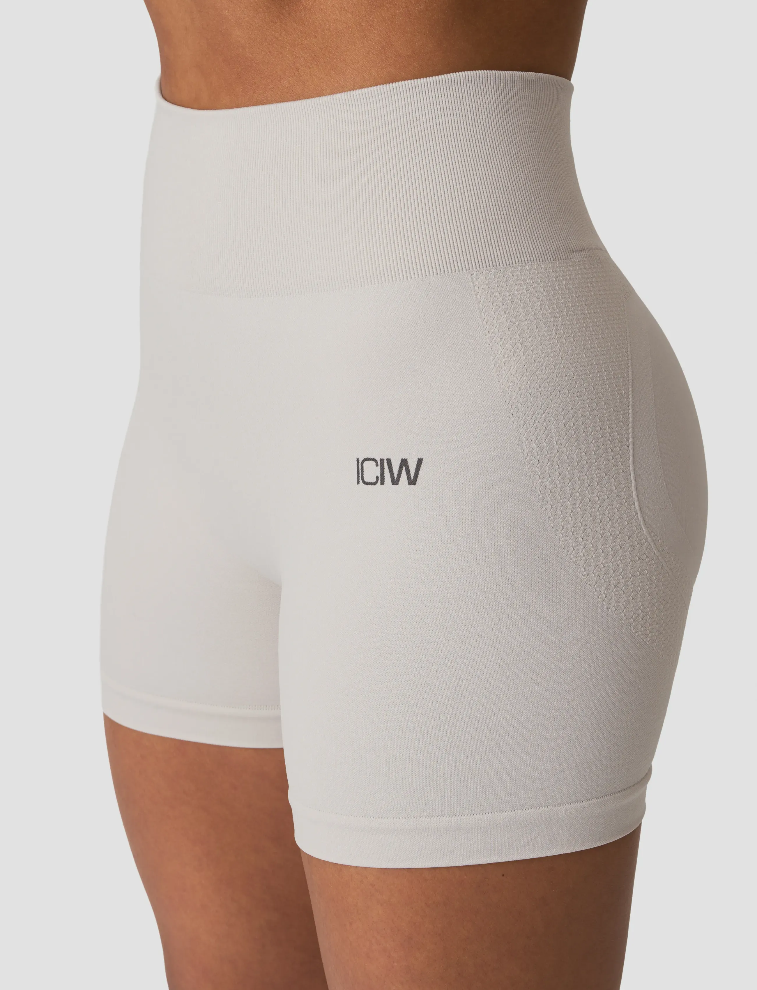 ICANIWILL - Sculpt Seamless Midi Shorts W - 1/2 længde - light dusty beige - 5