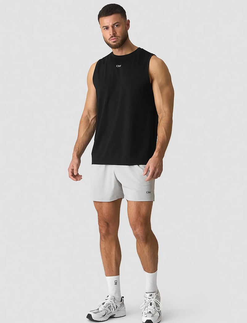 ICANIWILL - Stride Sleeveless Tee M - tank tops - black - 5