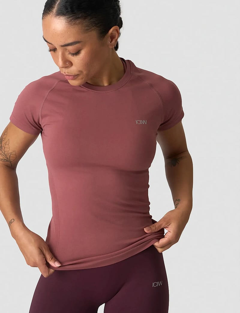 ICANIWILL - Define Seamless T-shirt W - t-shirts - calm red - 0
