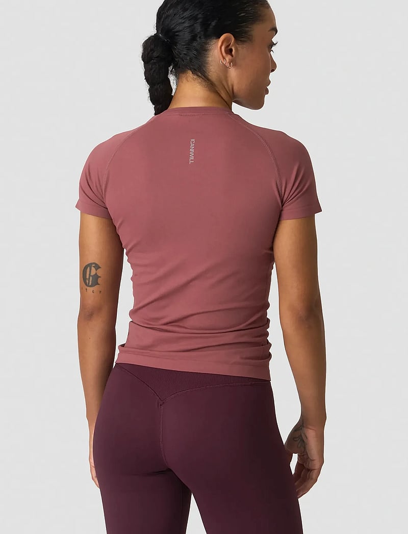 ICANIWILL - Define Seamless T-shirt W - t-shirts - calm red - 3