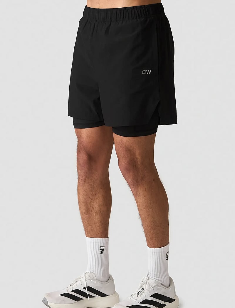 ICANIWILL - Essential Cardio 2-in-1 5'' Shorts M - lühikesed treeningpüksid - black - 0