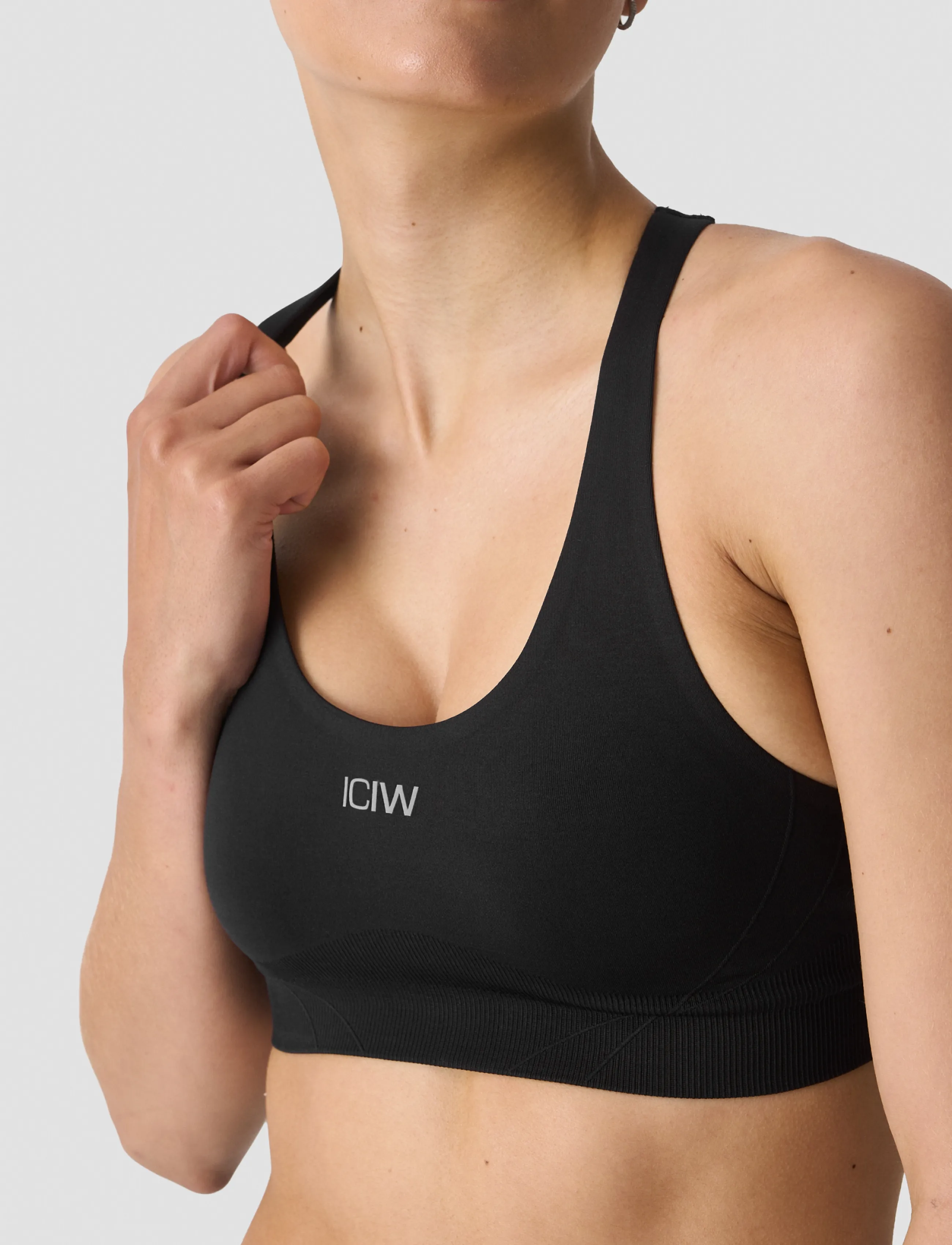 ICANIWILL - Shape Mid Support Sports Bra W - spordi-rinnahoidjad - black - 4