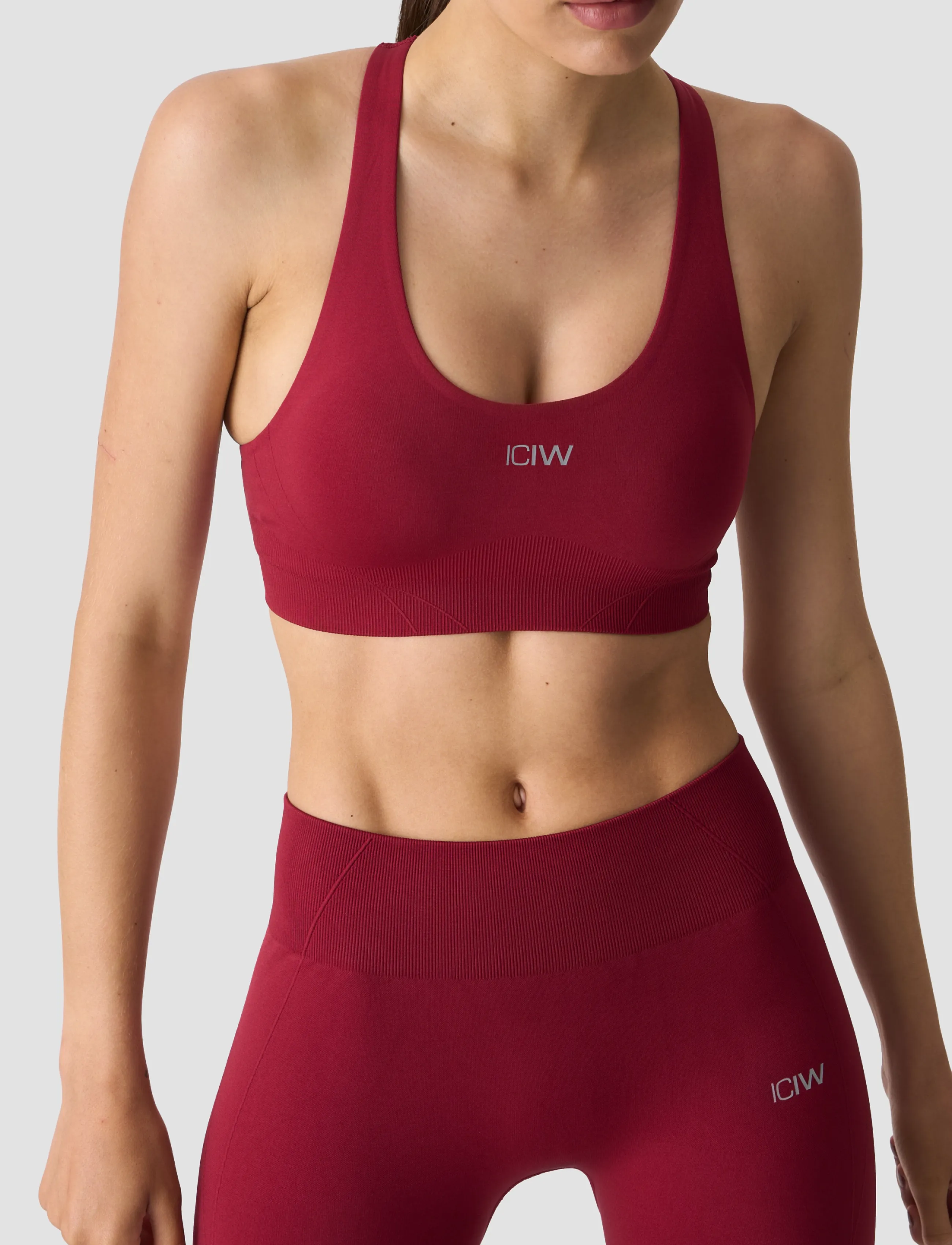 ICANIWILL - Shape Mid Support Sports Bra W - spordi-rinnahoidjad - dark berry - 3