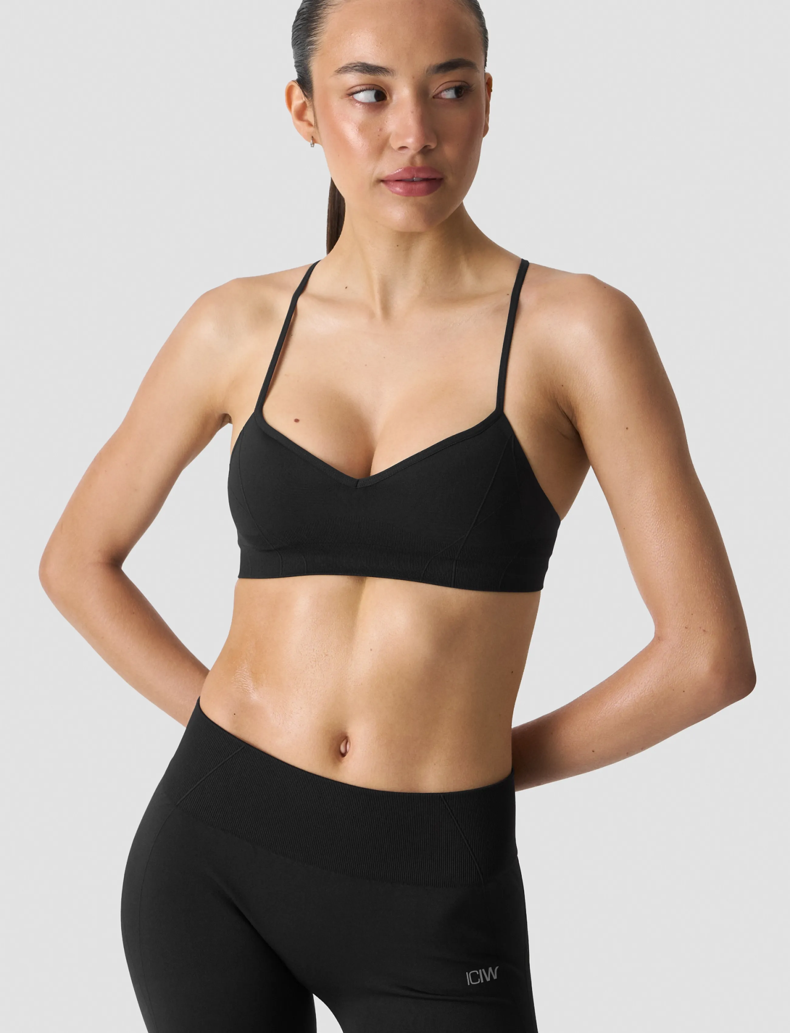 ICANIWILL - Shape Strappy Sports Bra W - spordi-rinnahoidjad - black - 0