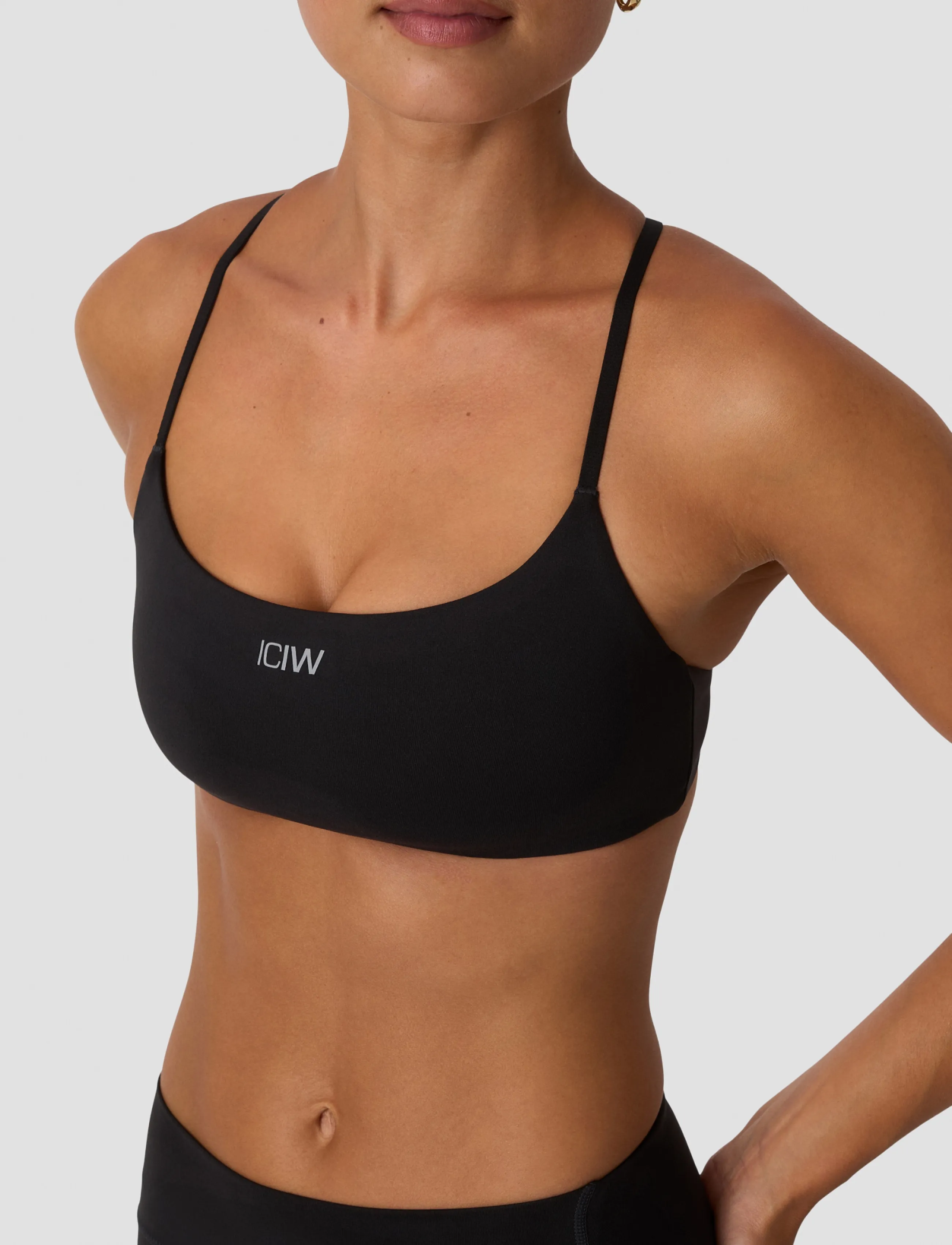 Luxe Strappy Sports Bra W