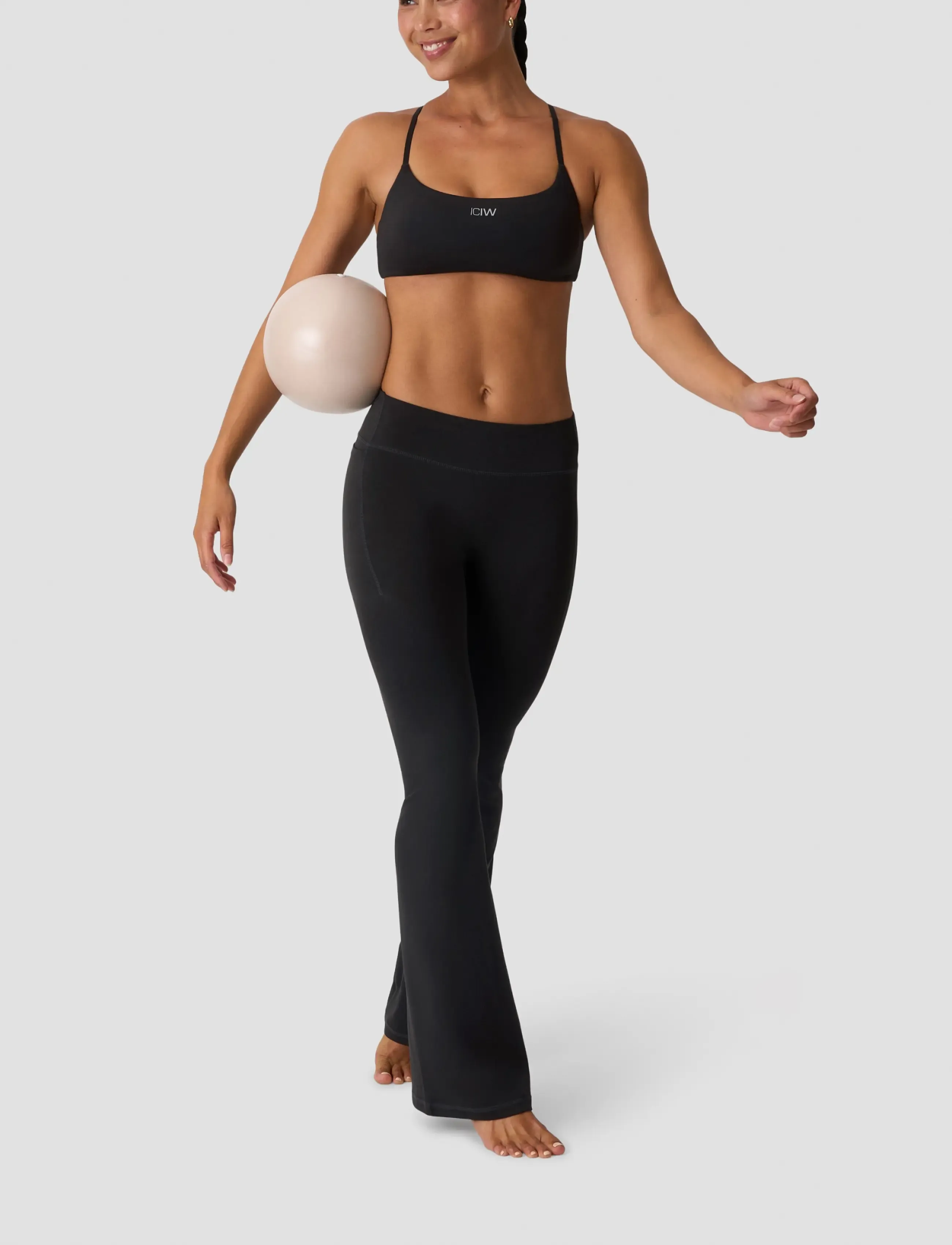 ICANIWILL - Luxe Strappy Sports Bra W - sport bh:ar - black - 5