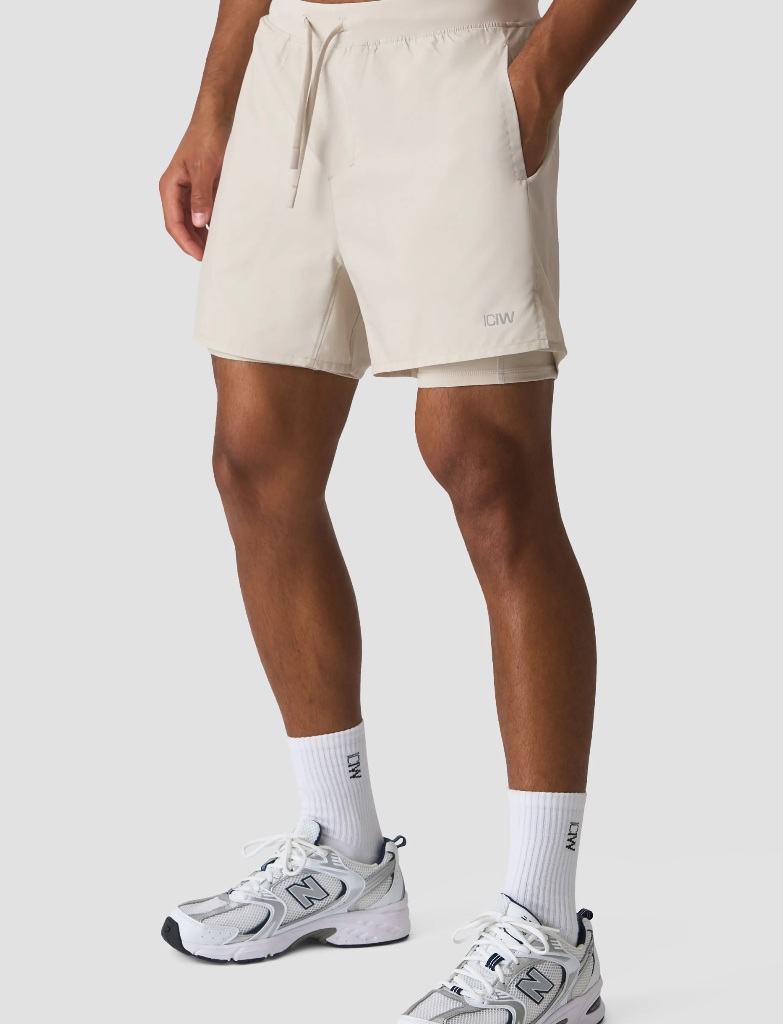 ICANIWILL - Workout 2-in-1 Shorts 5" M - light beige - 0