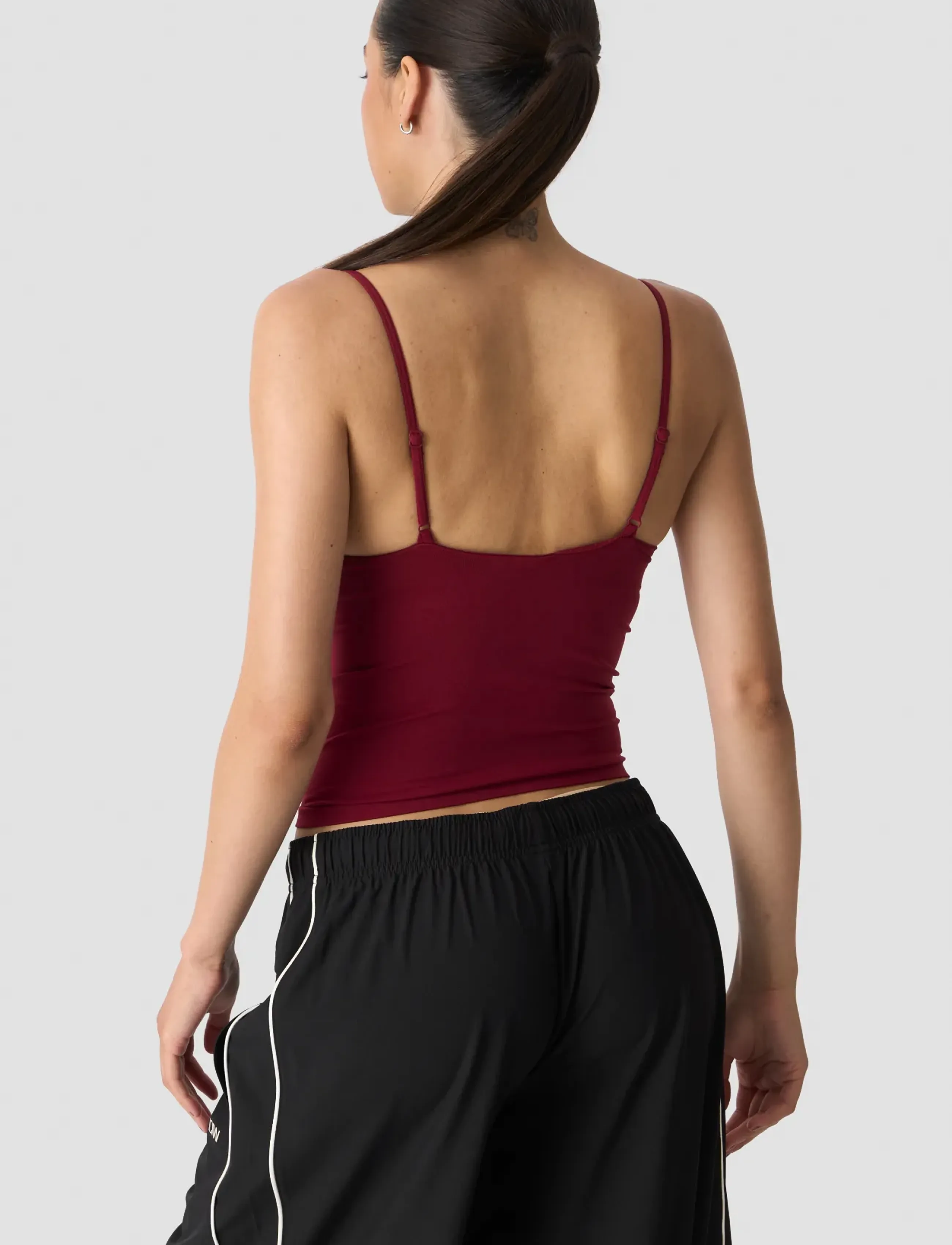 ICANIWILL - Smooth Seamless 2-in-1 Strappy Tank W - tank tops - dark berry - 4
