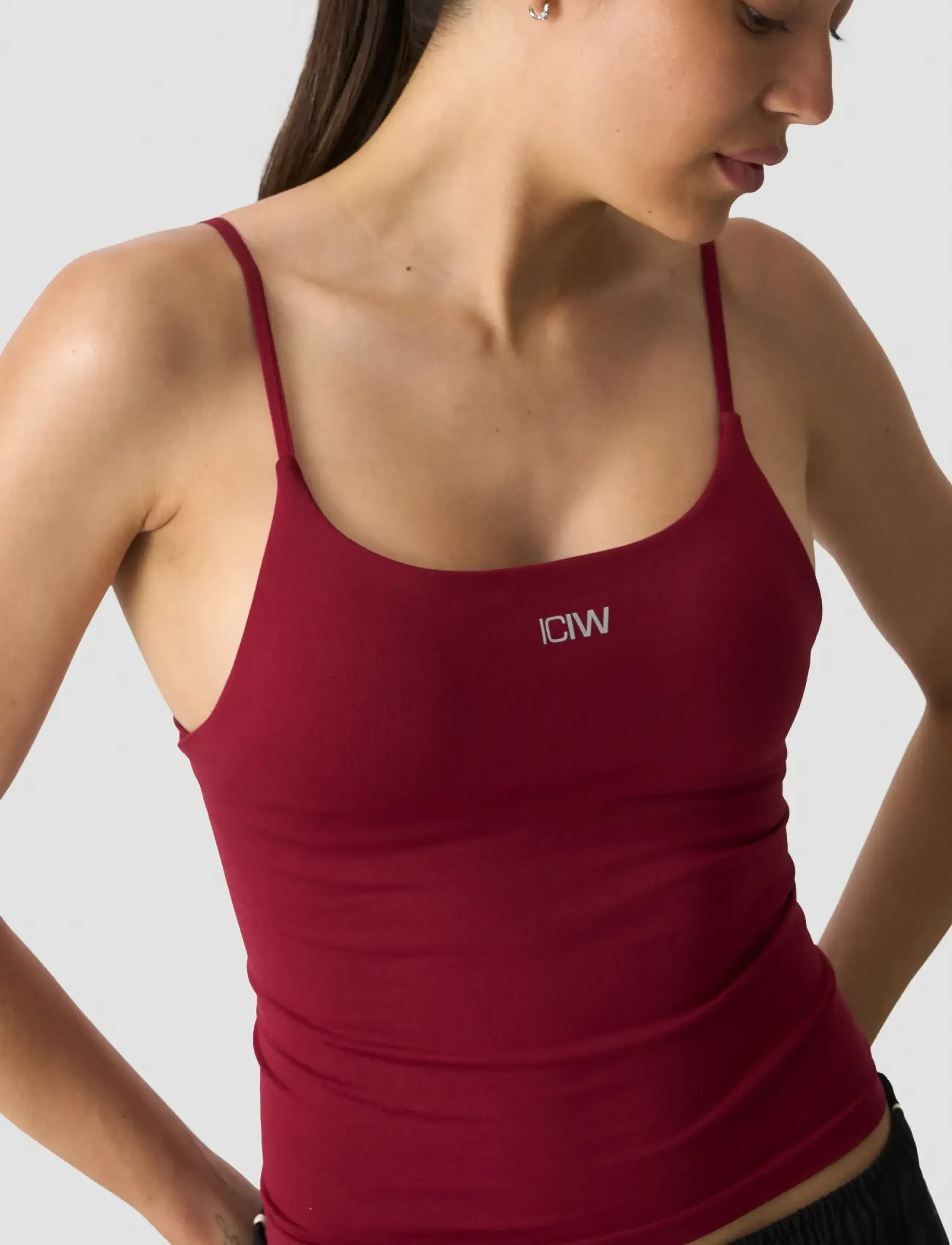 ICANIWILL - Smooth Seamless 2-in-1 Strappy Tank W - tank tops - dark berry - 5