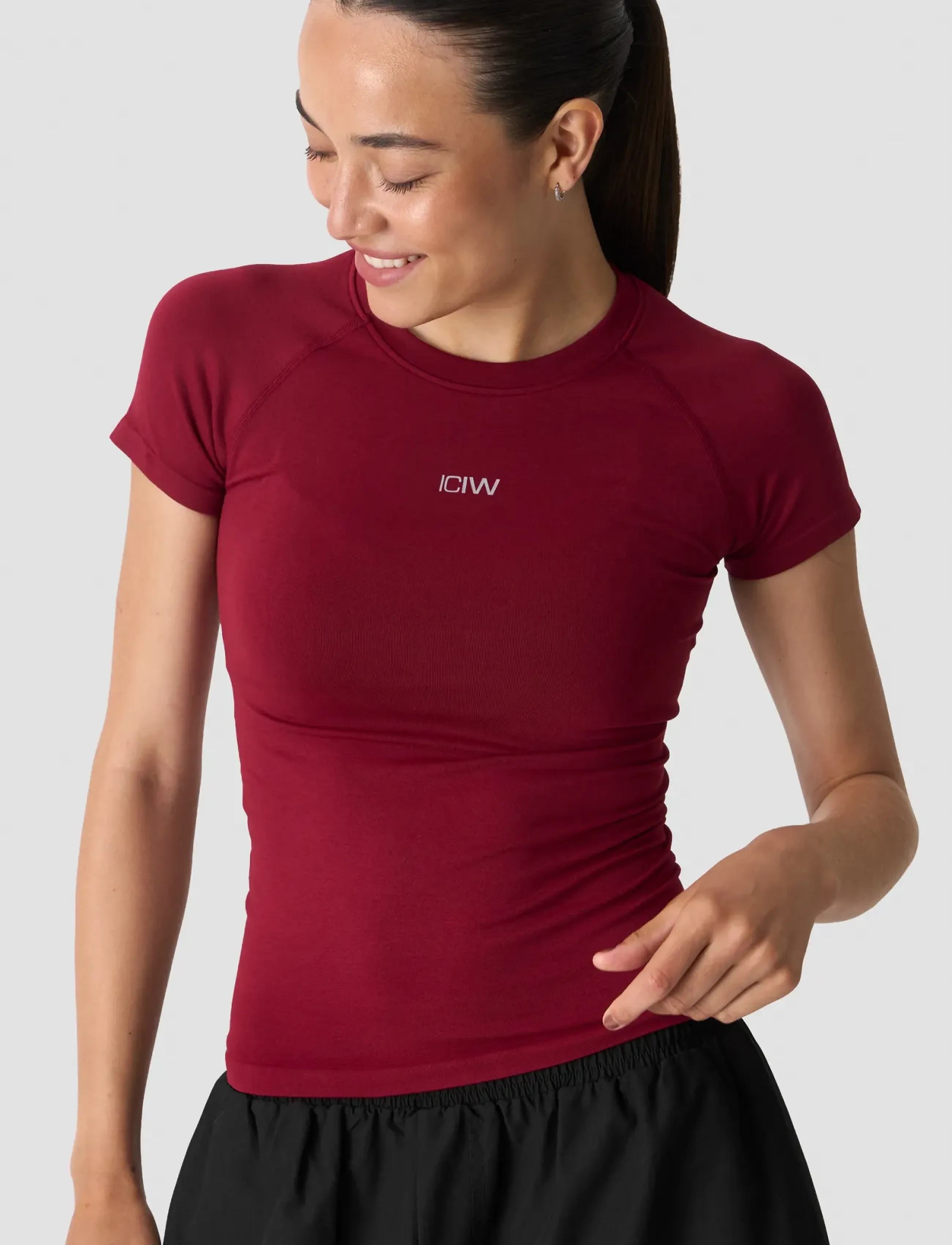 ICANIWILL - Smooth Seamless Tee W - t-shirts - dark berry - 4