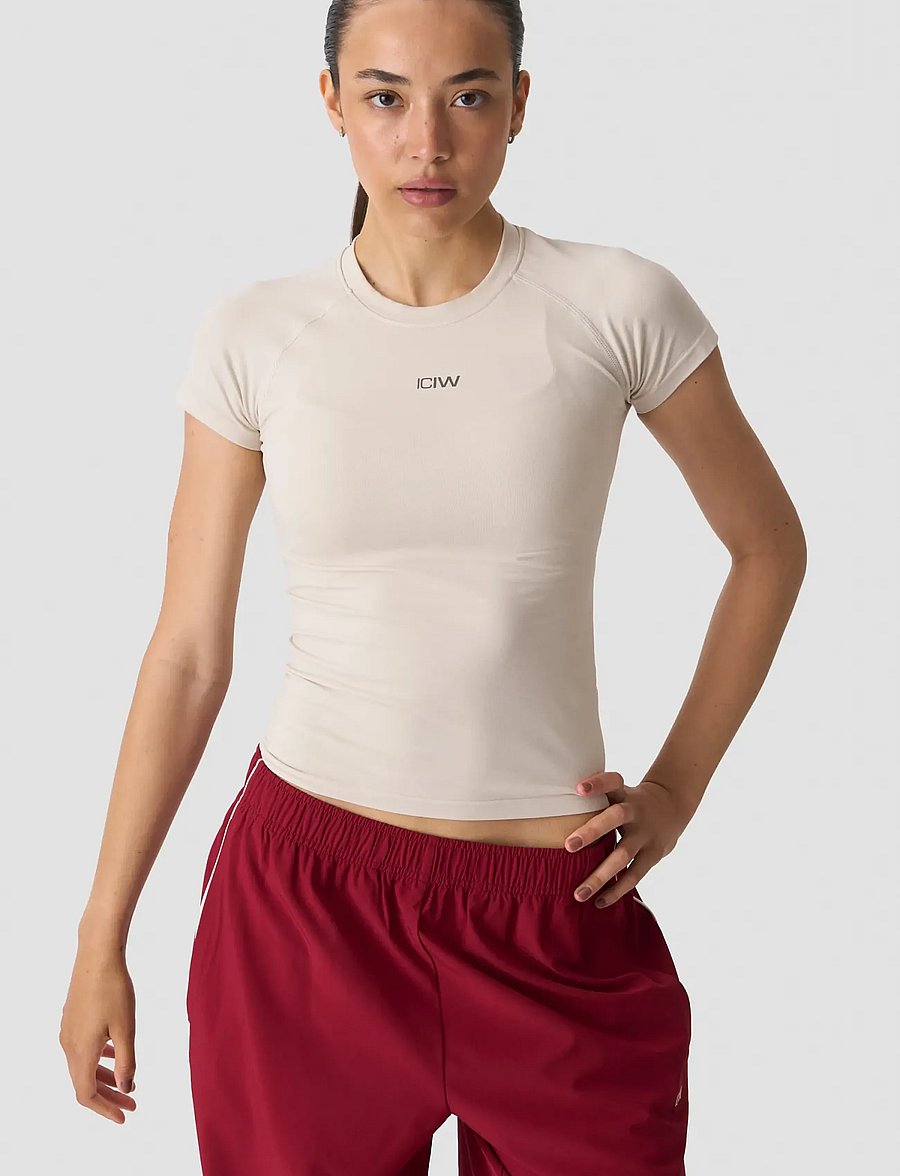 ICANIWILL - Smooth Seamless Tee W - t-shirts - light beige - 0