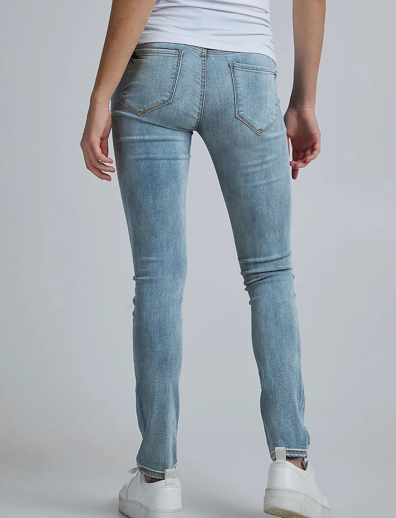 ICHI - IHERIN IZARO LIGHT BLUE BLEACHED - liibuvad teksad - bleached light blue - 3