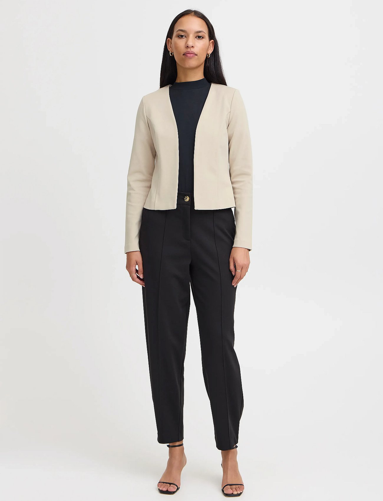 IHKATE SHORT BL - DOESKIN