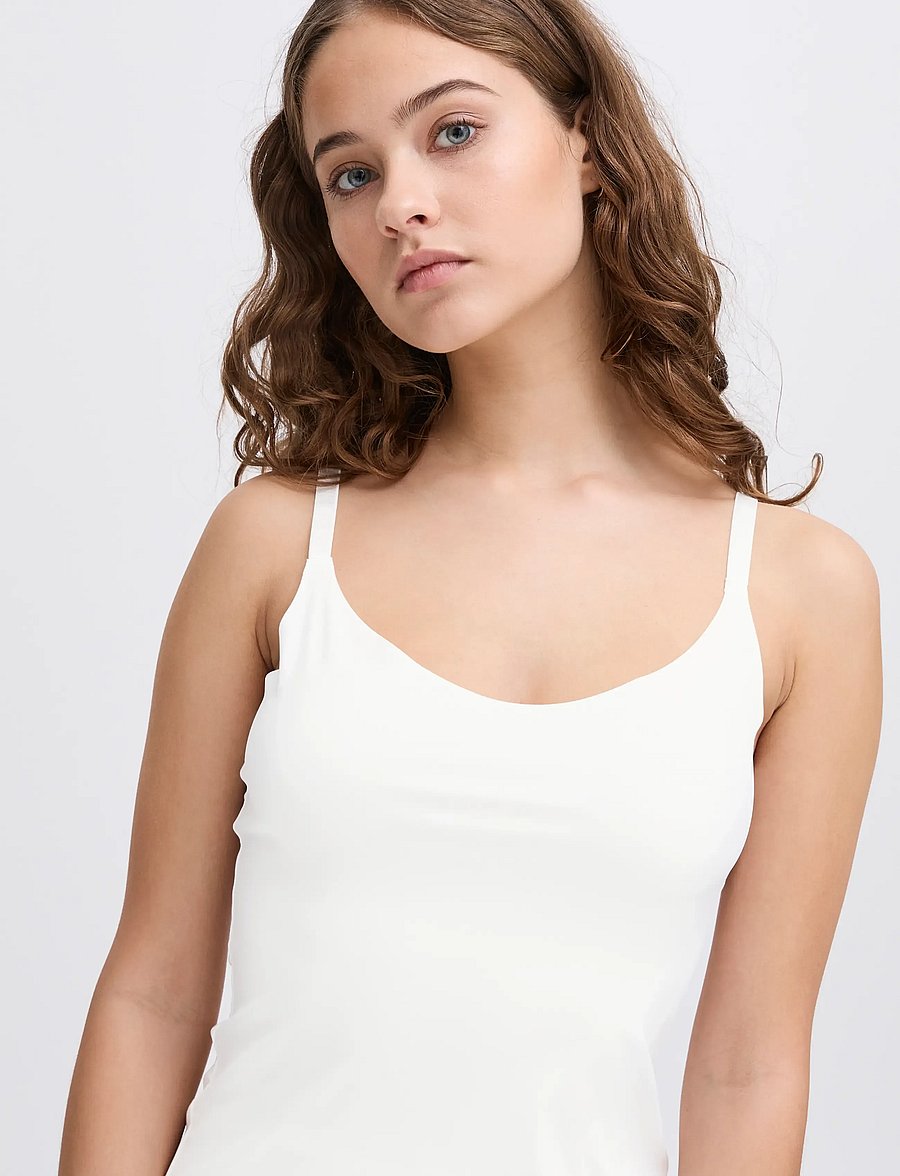 ICHI - IASIV SINGLET - Ärmellose tops - cloud dancer - 5