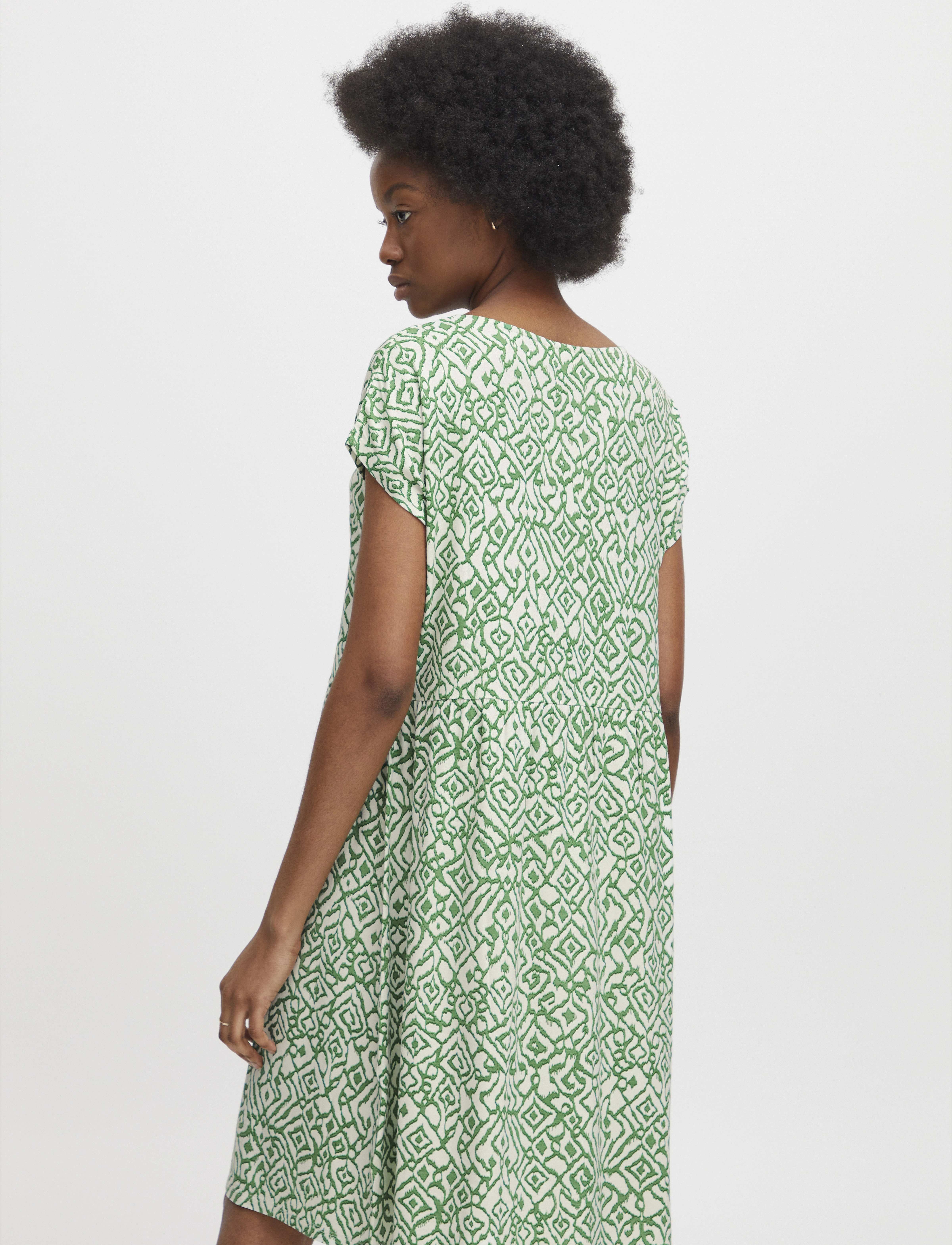 ICHI - IHLISA DR19 - korte kjoler - greenbriar ikat print - 4