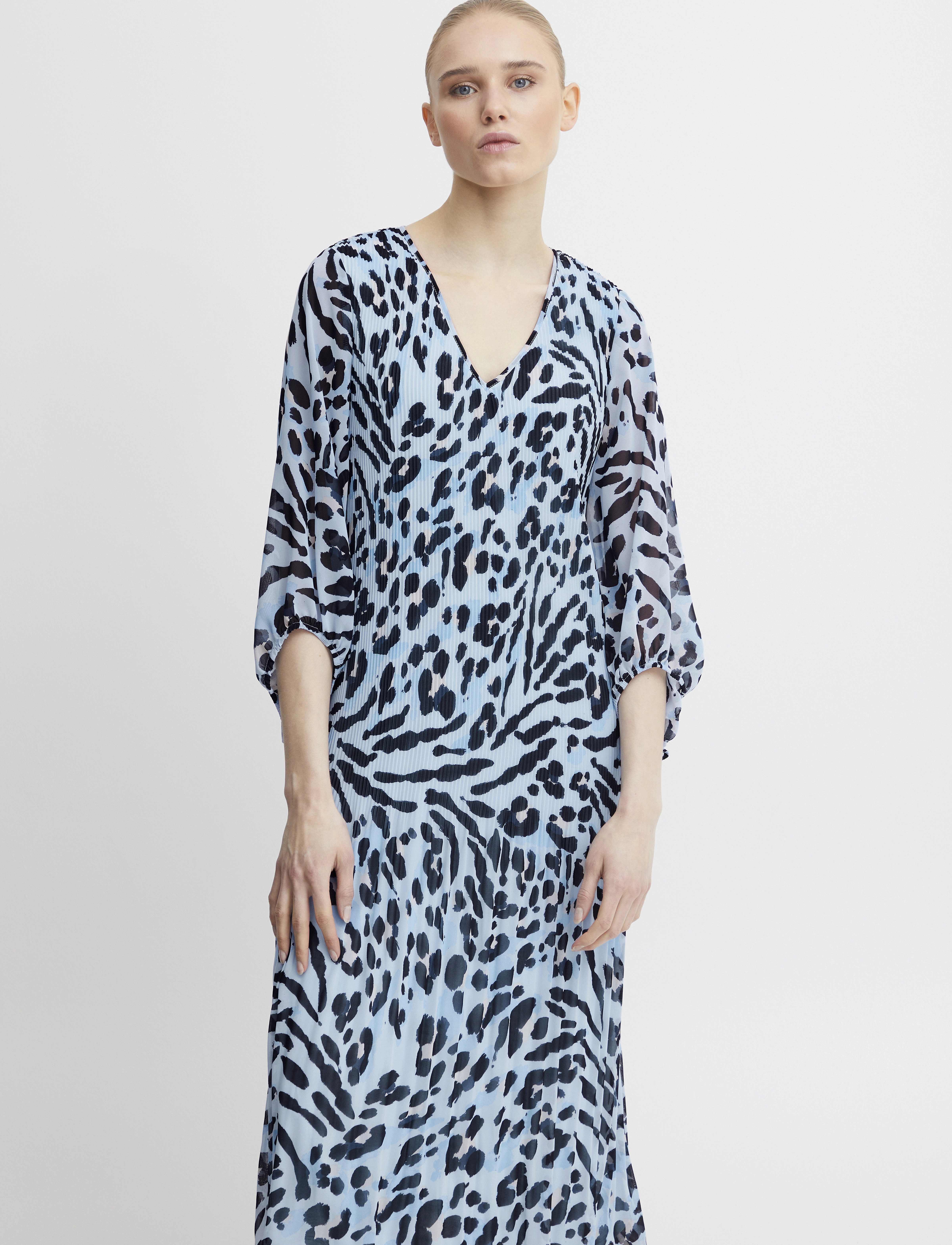 ICHI - IHELLY DR2 - midi-kleider - little boy blue leo print - 3