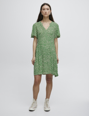 ICHI - IHMARRAKECH AOP DR11 - summer dresses - greenbriar ikat print - 2