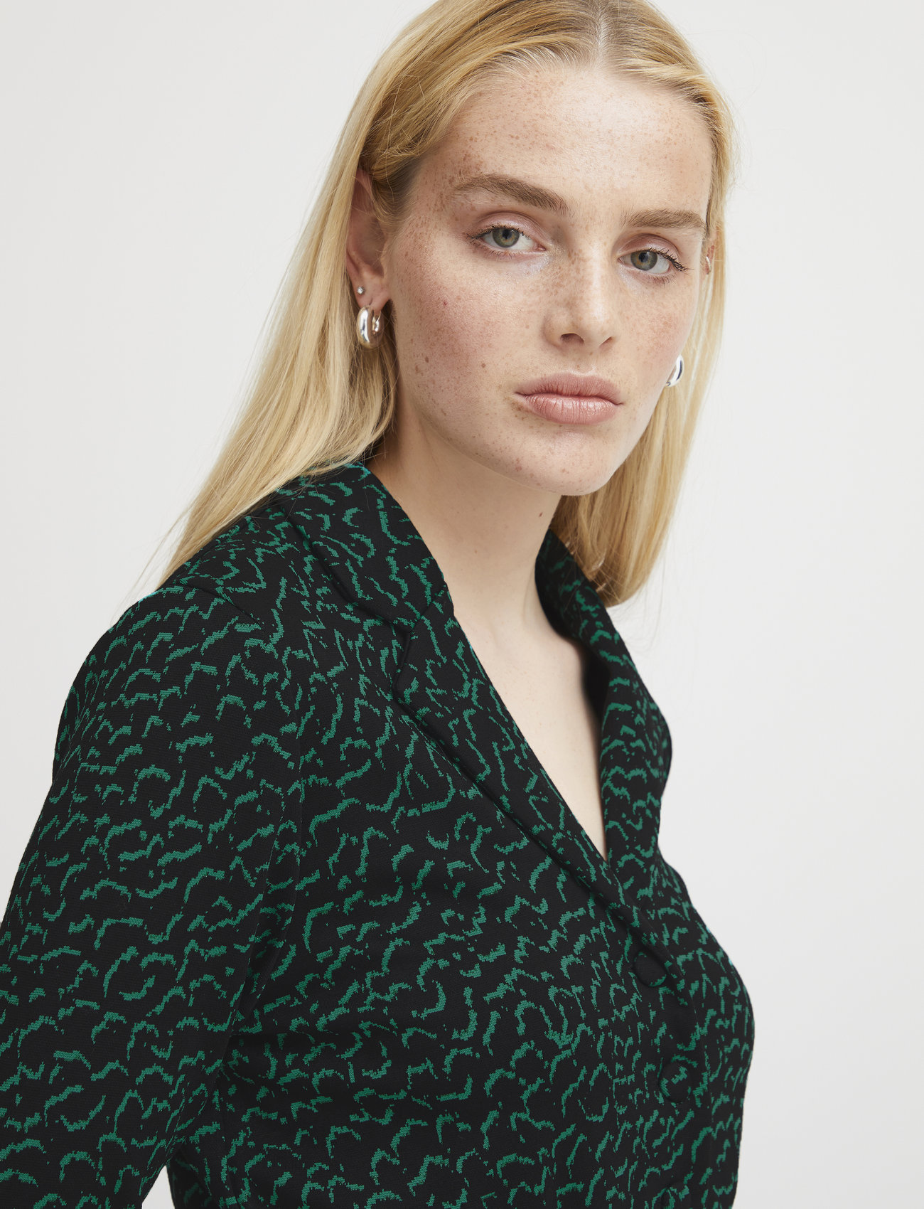 ICHI - IHKATE JACQUARD DR4 - korte kjoler - ditsy outline green aop - 5