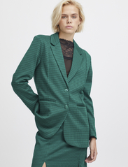 ICHI - IHKATE CAMELEON OVERSIZE BL - ballīšu apģērbs par outlet cenām - cadmium green - 3