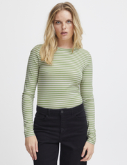ICHI - IHMIRA LS - langærmede skjorter - green tea stripe - 3