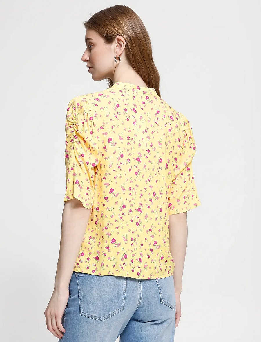 ICHI - IHVERA SH23 - short-sleeved blouses - mellow yellow flower - 0