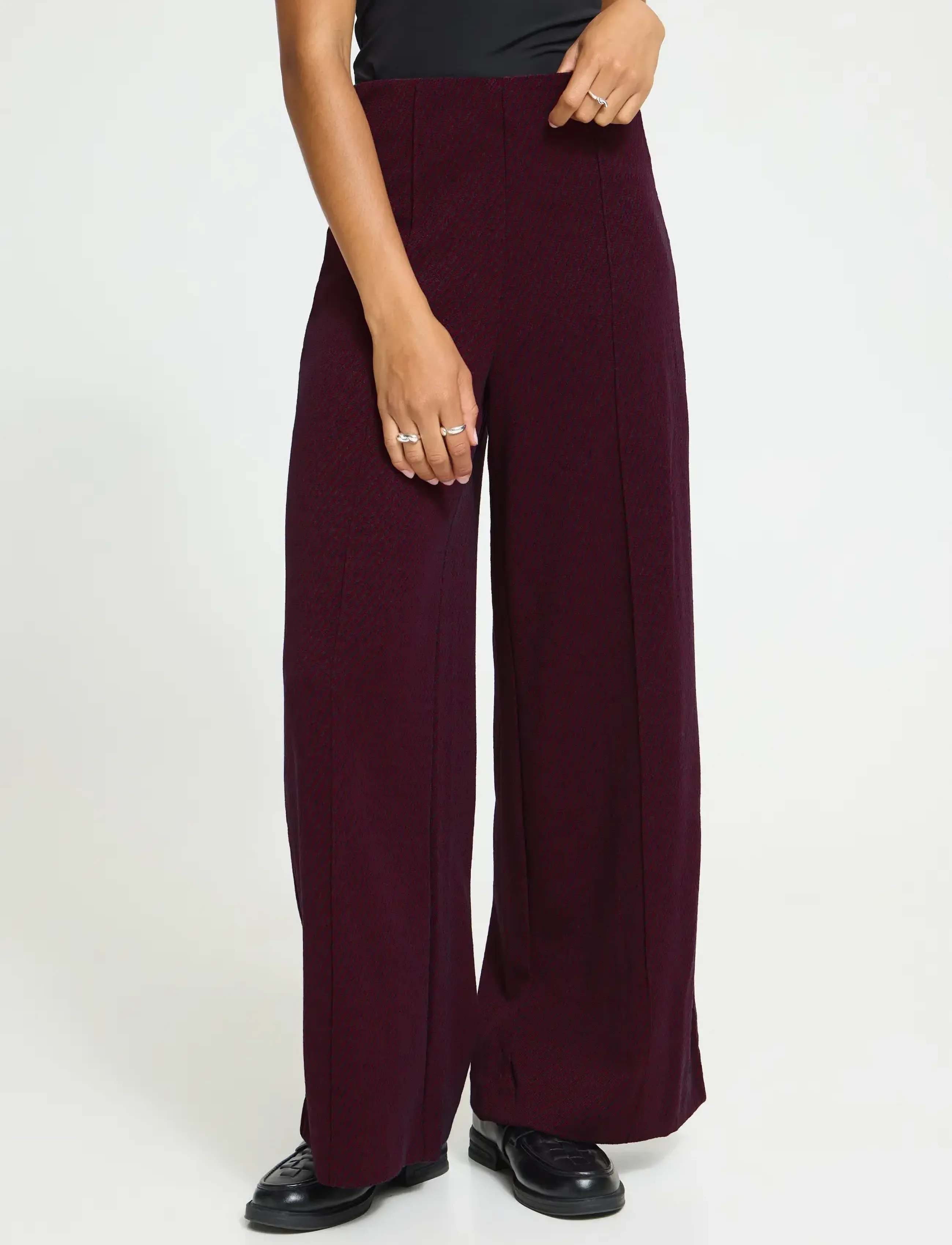 ICHI - IHKATE TWILLISH WIDE PA - hosen mit weitem bein - port royale/dark blue - 4