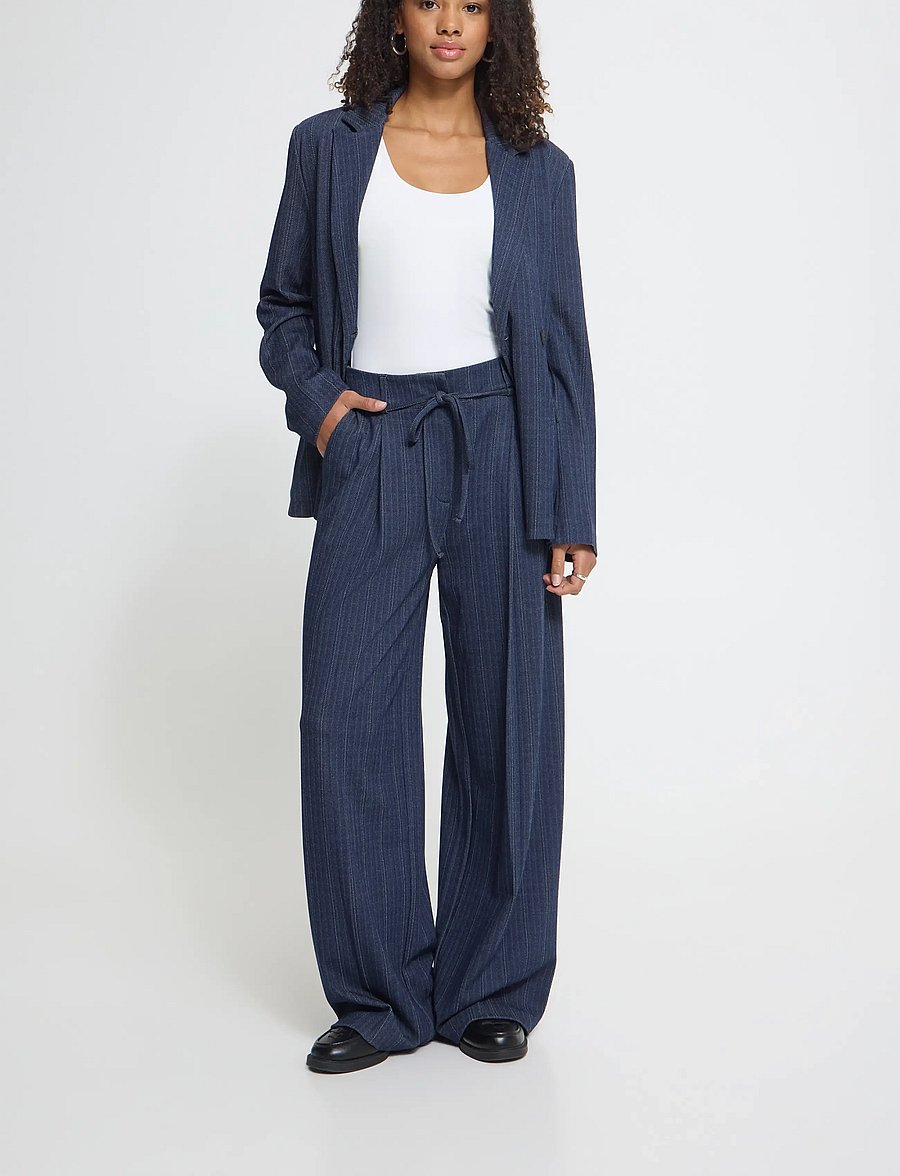 ICHI - IHKATE PINELLE WIDE PA - laia säärega püksid - dark blue jacquard stripe - 0