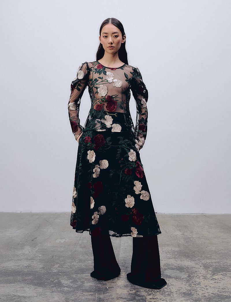 Ida Sjöstedt - MAXINE TOP - pikkade varrukatega pluusid - black floral - 0