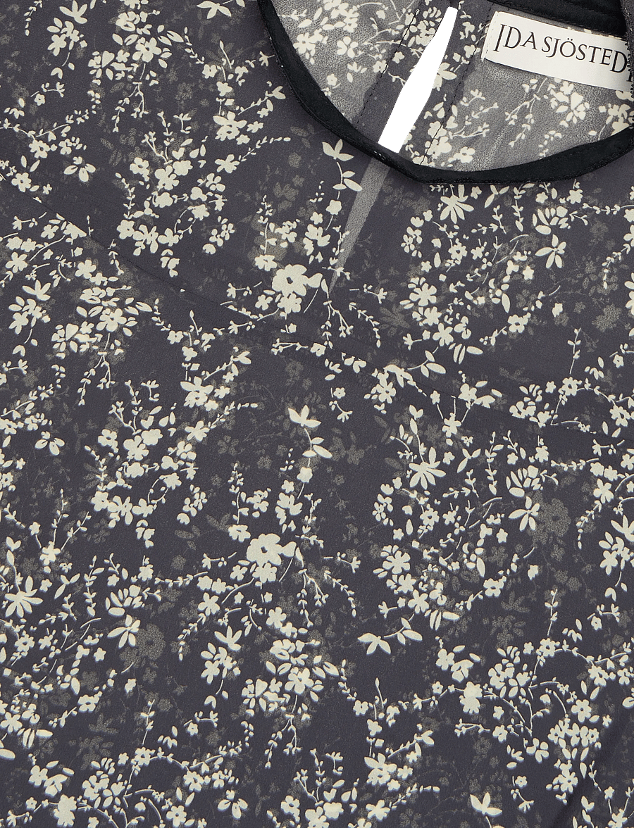 Ida Sjöstedt - HURRICANE BLOUSE - blūzes ar garām piedurknēm - black floral - 3
