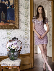 Ida Sjöstedt - 147 ELISSA DRESS - feestelijke kleding voor outlet-prijzen - dusky violet - 2