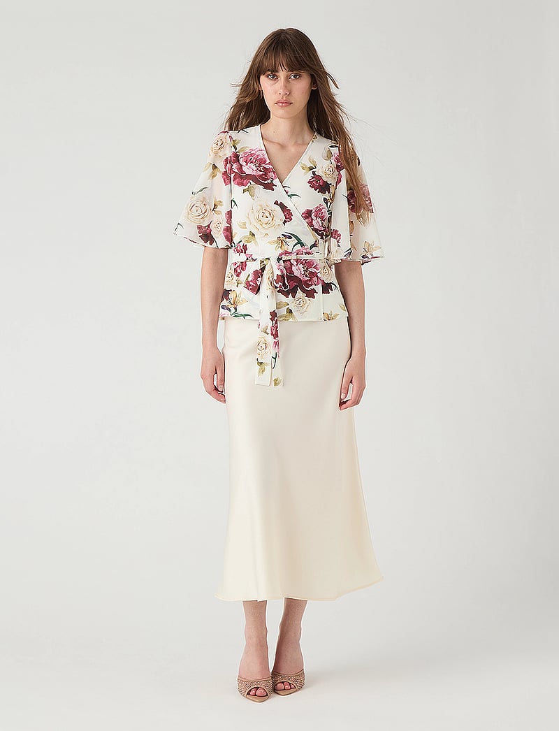Ida Sjöstedt - 358 HARPER BLOUSE - kurzämlige blusen - creme red floral - 0