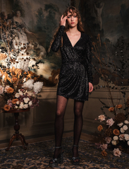 Ida Sjöstedt - LUCY DRESS - feestelijke kleding voor outlet-prijzen - black glimmer - 2