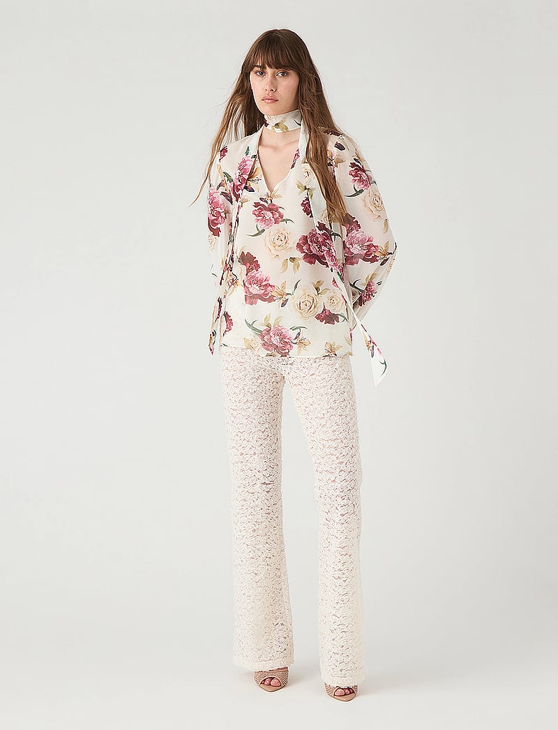 Ida Sjöstedt - 359 MEGHAN BLOUSE - long sleeved blouses - creme red floral - 0
