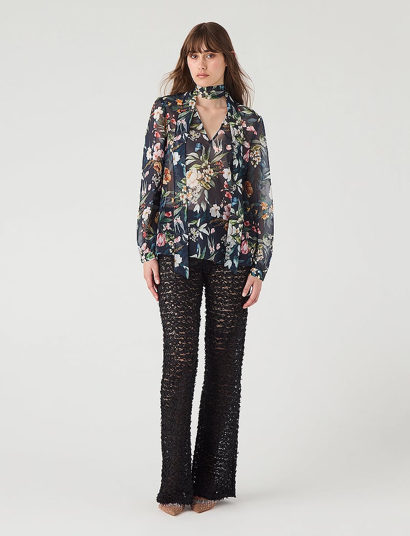 Ida Sjöstedt - 359 MEGHAN BLOUSE - långärmade blusar - dark flowers - 0