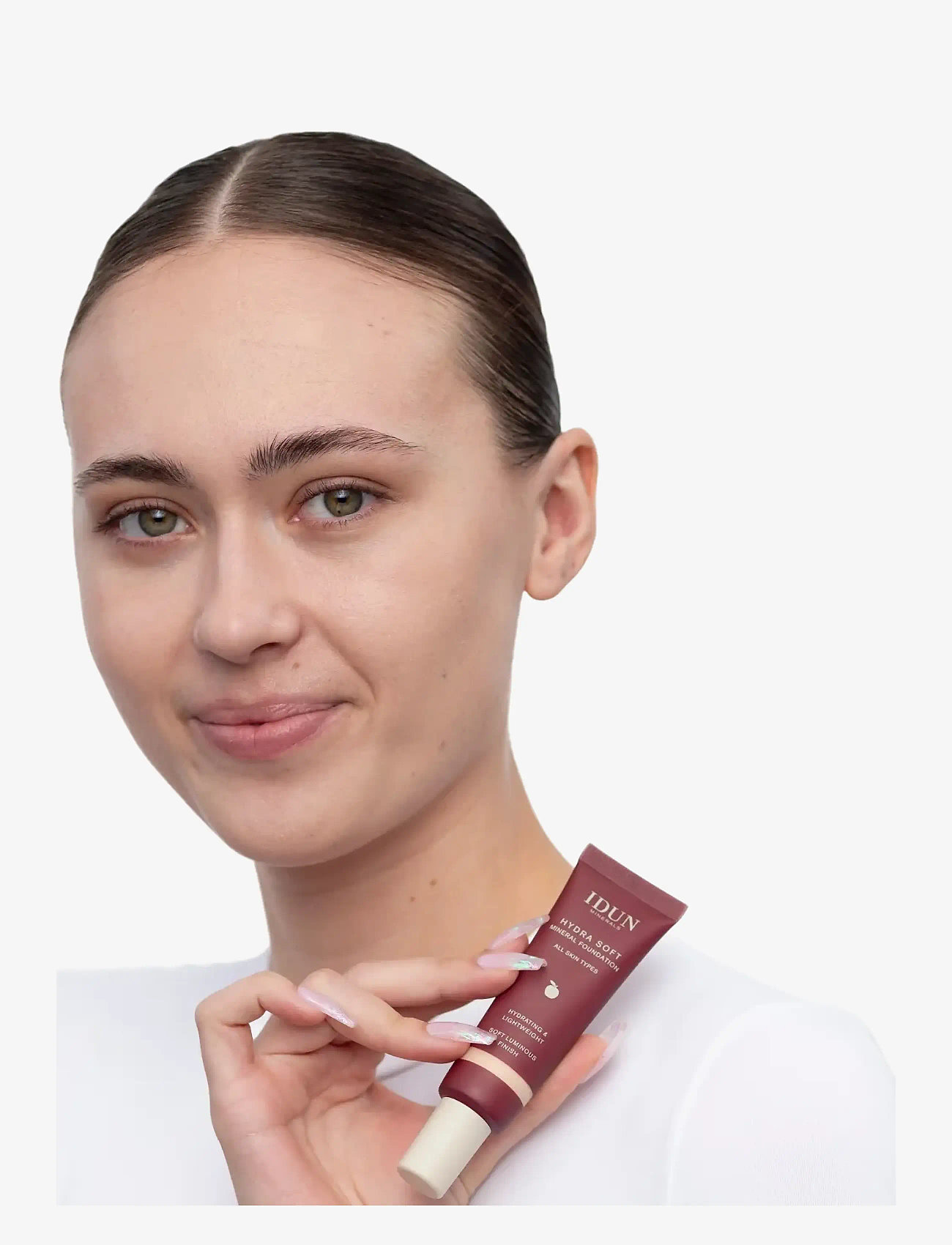 IDUN Minerals - Hydra Soft Mineral Foundation Saga - makeup - saga fair neutral - 3