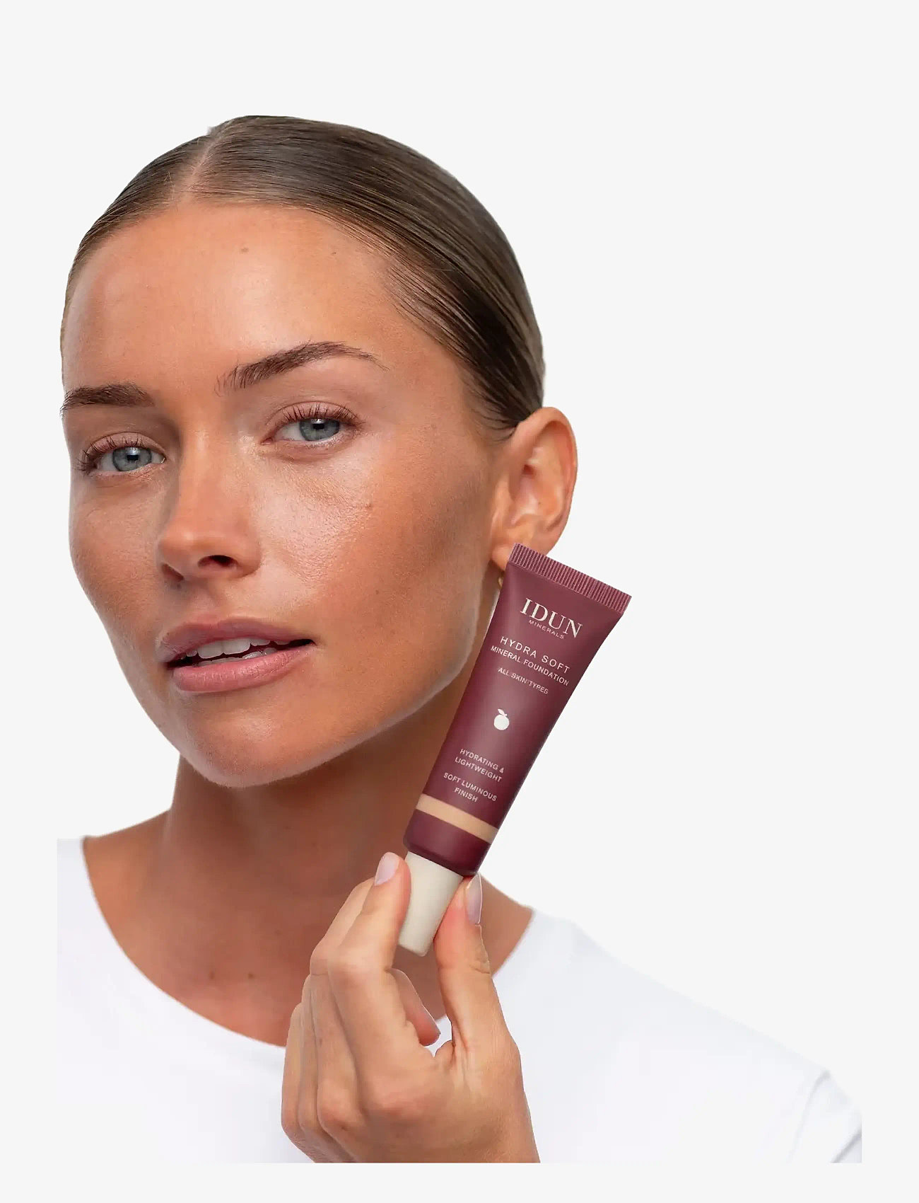 IDUN Minerals - Hydra Soft Mineral Foundation Svea - smink - svea medium warm - 3