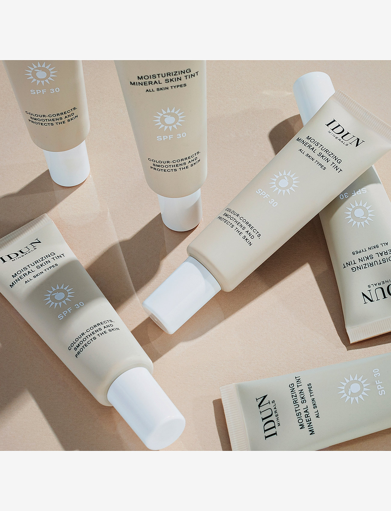 IDUN Minerals - Moisturizing Mineral Skin Tint SPF 30 Långholmen Light/Medium Neutral - makeup - lÅngholmen light/medium neutral - 3